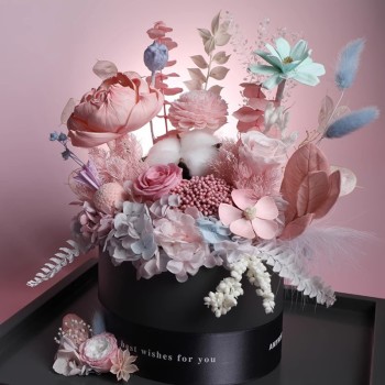 Enchanted Eternity Roses Bouquet in 28cm Crystal-Clear Acrylic Box – 5-Year Freshness Guaranteed Enchanted Eternity Roses Bouquet in 28cm Crystal-Clear Acrylic Box – 5-Year Freshness Guaranteed